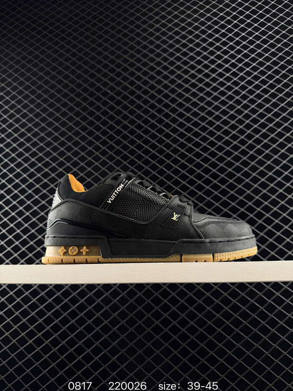 130 Louis Vuitton Trainer Sneaker Low 全新 LV 路易威登 休闲运动文化百搭板鞋  尺码:39-45 ID:220026  详情          ¥ 130
