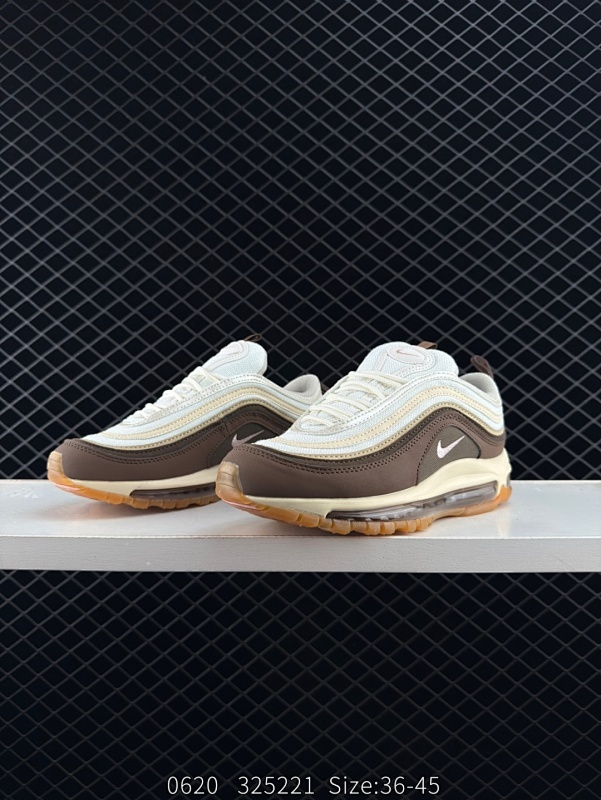 105 Nike Air Max 97 子弹 Nike Air Max 97 SE男女子运动鞋以新颖配色革新90年代末人气鞋款。元年款设计线条，灵感源自依然服役的高速子弹头列车。该款必备运动鞋搭配Ma