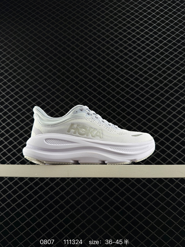 120 HOKA M BONDI 9 轻盈跑鞋 这个品牌来自于新西兰的毛利语，HOKA表示大地，ONE ONE表示飞越，连起来就是飞越地平线，ONE ONE不是读作“万万”，正确读法是“欧尼欧尼”。