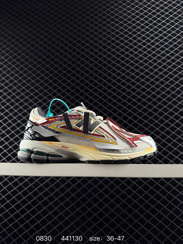 150 New Balance M1906系列 复古单品宝藏老爹鞋款 公司级 复古元素叠加 质感超级棒 楦版型材料细节做工精细 作为NB最经典的档案鞋型之一 与2002一样，1906有着NB最成熟的技