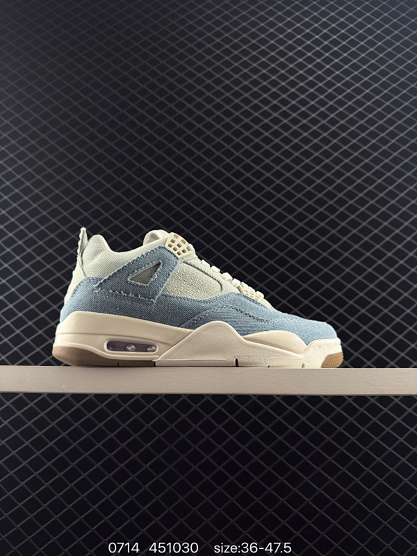 150 Air Jordan 4 Retro Denim "Worn Blue" 蓝灰牛仔 AJ4 乔丹4代 aj4 乔4 丹宁牛仔蓝灰 乔丹篮球鞋系列 这款球鞋采用浅色和深色牛仔材料的混合，并且还专
