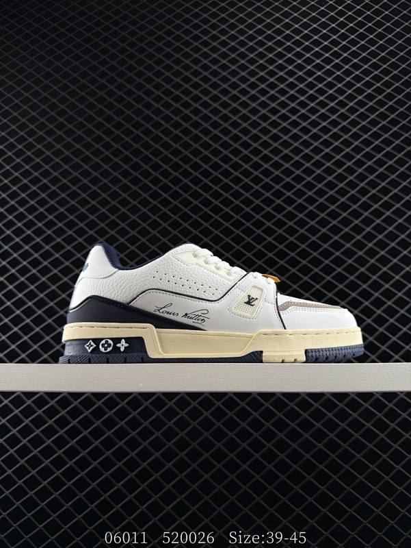 130 LV LOUIS VUITTON Trainer Maxi 牛仔布 圆头系带低帮 板鞋 选用优质材料，精细制作。经典设计，展现优雅气质。舒适脚感，轻松穿梭。适合各种场合，彰显魅力。品味与舒适兼