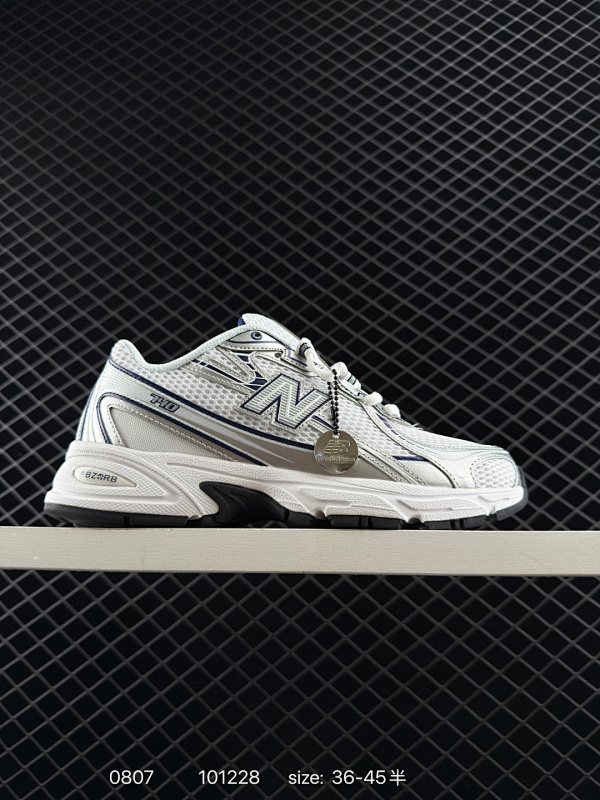 140 新百伦中古跑鞋 New Balance 740系列新百伦 潮流男女运动鞋 NB740跑步鞋透气鞋复古潮鞋 货号:U740GR2 尺码:36～45 ID:101228 全文  详情