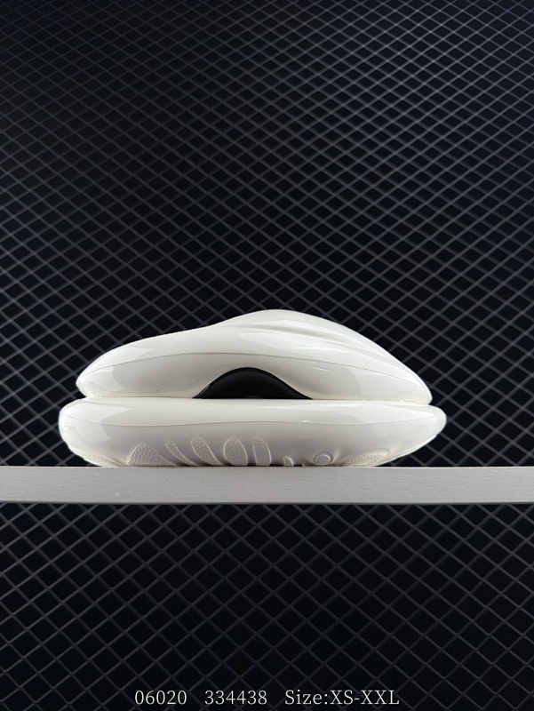 190 xVESSEL/吴建豪潮牌 xVESSEL 鲸碳号 碳纤科技 防滑耐磨一字拖鞋 男女同款  类型：男女鞋 尺码：XS-XXL 编码：334438  详情          ¥ 190