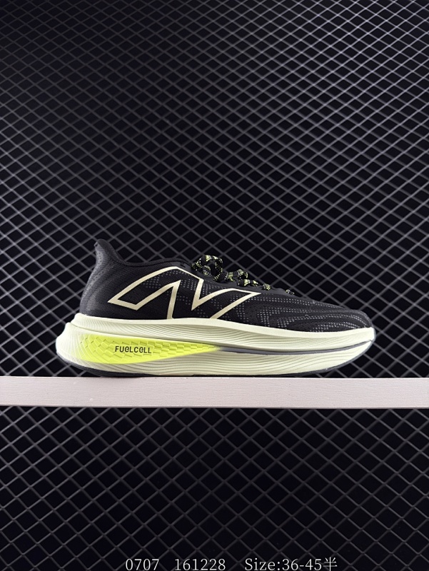 140 公司级✅Stone Island x New Balance FuelCell系列 超轻量化低帮休闲运动慢跑鞋 #原楦原纸版开发版型 采用超轻透气3D针织网眼材料结构鞋面及打印Logo细节 中