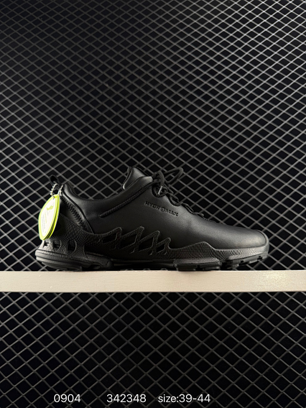 240 ECCO爱步运动男鞋 25年新款百搭跑步健身鞋  健步BIOMC25周年全新款式  鞋面采用迪尼玛牛皮 轻盈柔韧耐磨 提供抗撕裂性能 自然律动科技 符合人体工学鞋楦 贴近足部形态  穿着更舒适