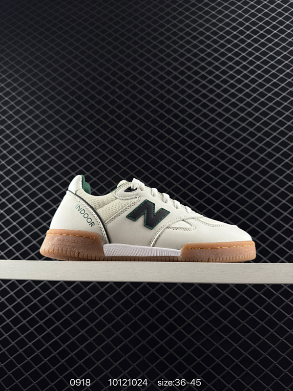 120 New Balance NB 600 休闲舒适 耐磨轻便 低帮 板鞋 男女同款 黑白 以更纯粹的复古风格设计打造的全新造型。侧身还以解构设计，将 N 字标志以做旧压花样式呈现，样式别具新意。而