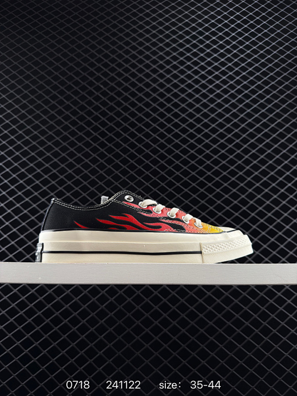 110 Converse/匡威经典复古火焰高帮重磅回归‼ Converse/匡威1970S ctas 70 hi经典复古火焰高帮黑红拼接帆布鞋 原厂亮油 双层布围条 硫化休闲帆布板鞋 该鞋以匡威极具代