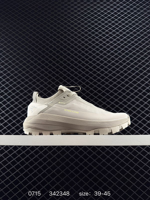 240 始祖鸟BORA Kragg Shoes覆盖透气男越野跑鞋 官方同步上架适合技术路线单日徒步穿着也可以一脚蹬穿法 aeriosflgtx鞋受到长途野外跑步鞋的启发 适合在变化的地形上进行快速轻快