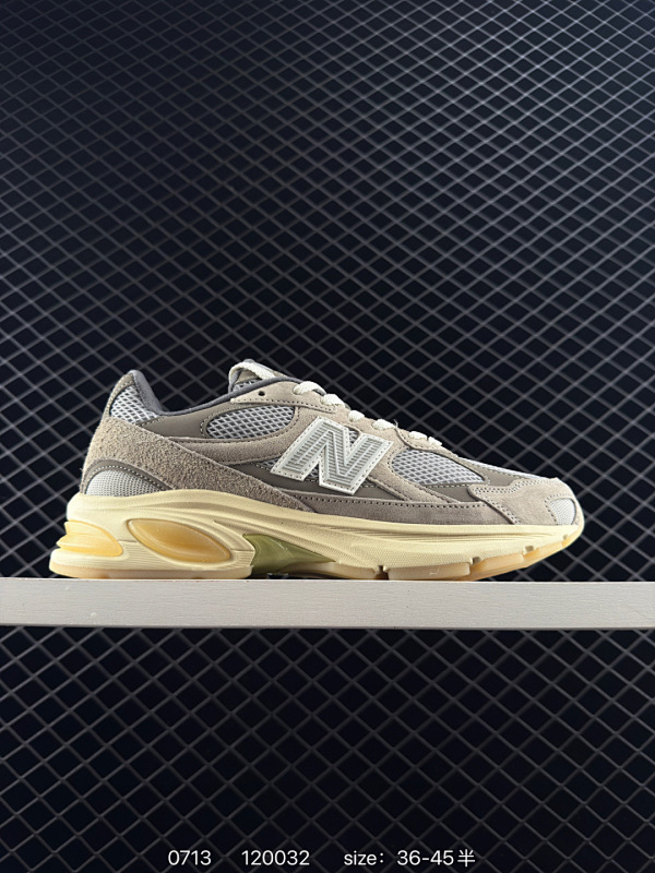 160 New Balance 2010系列 新百伦 复古老爹风网布跑步休闲运动鞋 新百伦经典配色 沿袭了面世之初的经典科技 以ENCAP中底配以升级版 N-ERGY缓震物料 鞋面则采用特色的柔软麂皮