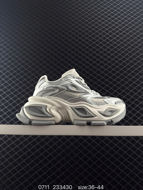 150 MADE IN CHINA机甲老爹鞋男高级感2024新款夏季透气厚底炸街潮鞋原创潮牌轮胎鞋 尺码:36～44 编码：233430  详情      ¥ 150