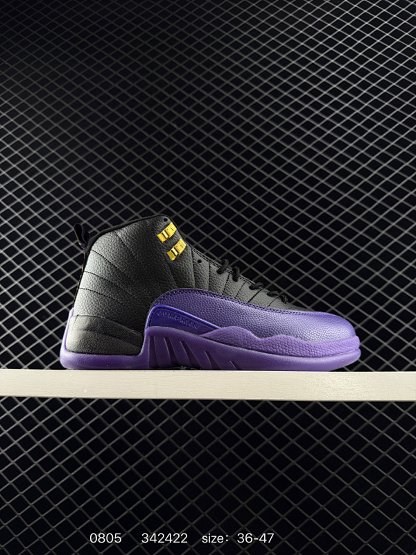 110 Air Jordan 12 Retro "Melo" 高帮 黑红 AJ12 "Melo"2025整体设计延续了Air Jordan 12的经典鞋型，其设计灵感来源于安东尼在丹佛掘金队的新秀赛季