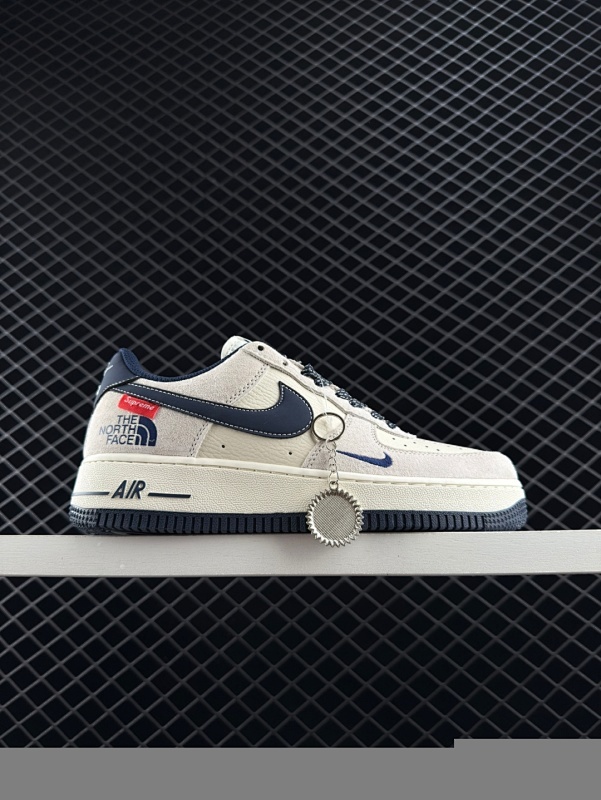 120 Nike/耐克  男女鞋真标半码制，原楦原纸版数据开发版型，采用固色猪巴革鞋面材质，内置全掌Air Sole气垫❗创意定制联名，著名户外品牌·北面/The North Face x CDG x