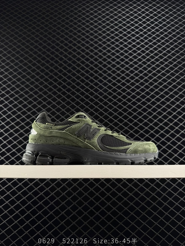 130 ✅New Balance 2002R  新百伦经典配色 沿袭了面世之初的经典科技，以ENCAP中底配以升级版N-ERGY缓震物料。鞋面则采用特色的柔软麂皮搭以NewBalance经典的尼龙网布