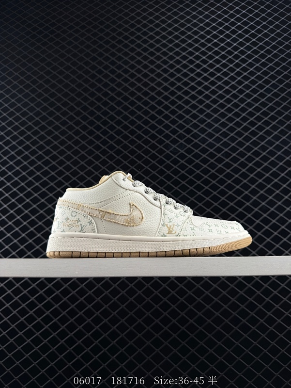 80 特价的福利Bearbrick x Air Jordan 1 Low 积木熊 x AJ1 低帮 联名灰白色 AJ1 乔丹1代 aj1 乔1 低邦 联名灰白 乔丹篮球鞋系列 鞋身整体以米白色皮革打造