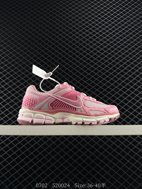 120 真标✅耐克Nike Zoom Vomero 5 马拉松复古跑五代休闲运动慢跑鞋采用环保纤维革饰片组合网眼布鞋面材质 升级正确后跟TPU加固 耐弯折热塑框架支撑鞋身 中底搭载EVA轻量缓震 货号