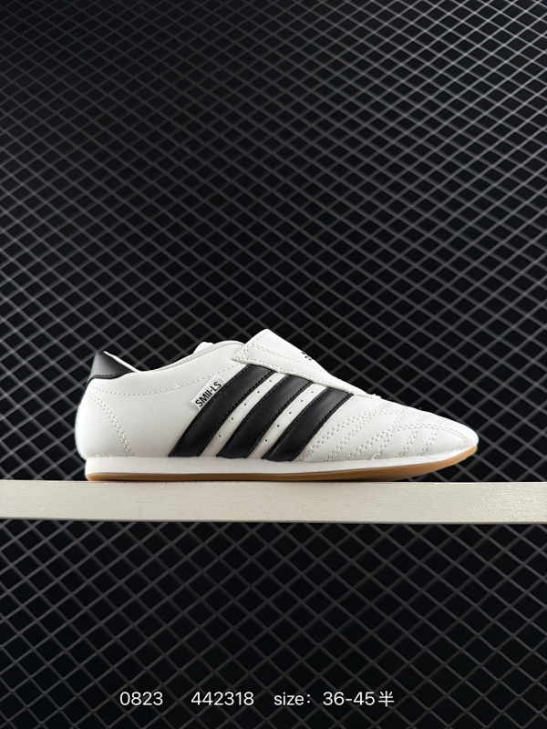 90 Adidas/阿迪达斯   男女鞋半码制，原楦原纸版开发，采用软质环保纤维革鞋面材质，中底嵌入EVA切片缓震，外置耐磨橡胶鞋底片❗️ 底越薄，越时髦！Jennie穿搭代言款，阿迪达斯Adidas