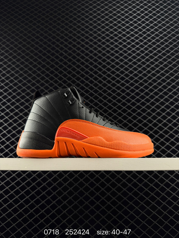 120 Air Jordan 12 Retro “Phantom” 高帮 AJ12 乔丹12代 aj12 乔12 高邦 乔丹篮球鞋系列 鞋身整体采用白色皮革搭配白色内衬，鞋头黄色的Jumpman Lo