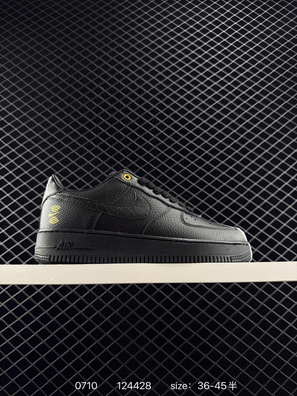 140 Nike Air Force 1 '07 prm "breakthrough" 嘻哈 低帮 板鞋 男款 黑白金 空军 货号：DX6034-001 尺码36～45半 编码:124428