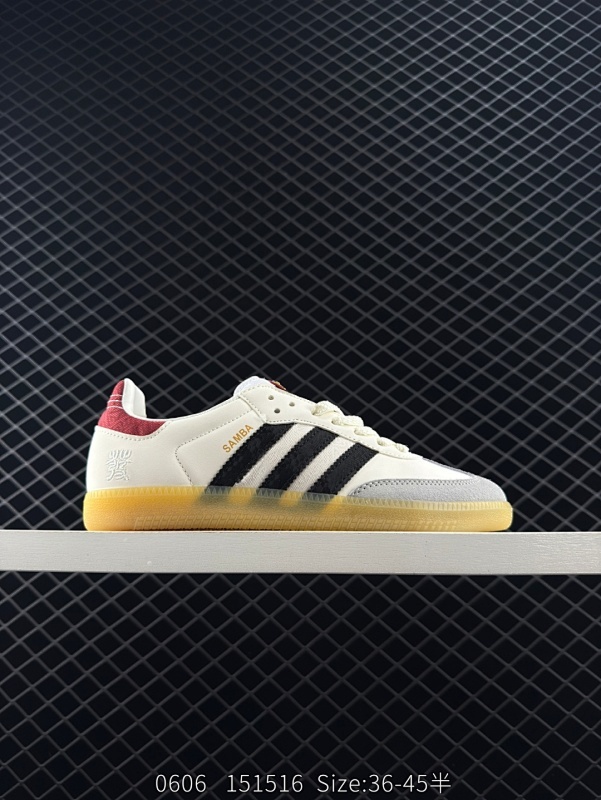 80 Addis Original Samba OG 复古桑巴板鞋  这款桑巴鞋展示了高质量的工艺 带有装饰的超锁缝制和无缝的手感 柔软、柔软的皮革造型和标志性的3条纹完成了精致的外观 正规合身鞋带