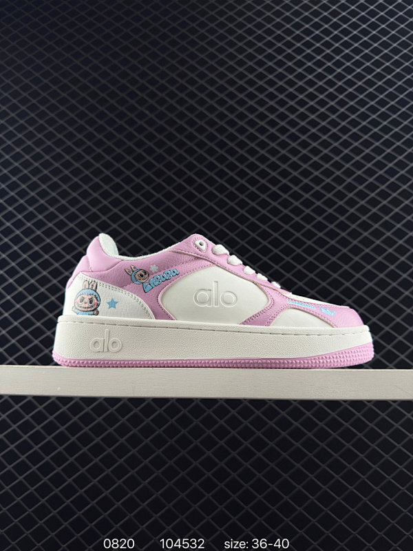 160 alo yoga Recovery Mode 百搭轻便 防滑减震低帮板鞋  鞋底有一圈咖啡色点缀的橡胶底，鞋垫巨厚，起码增高3、4厘米，还附赠一副纯白鞋带。 编码：104532  Size:3