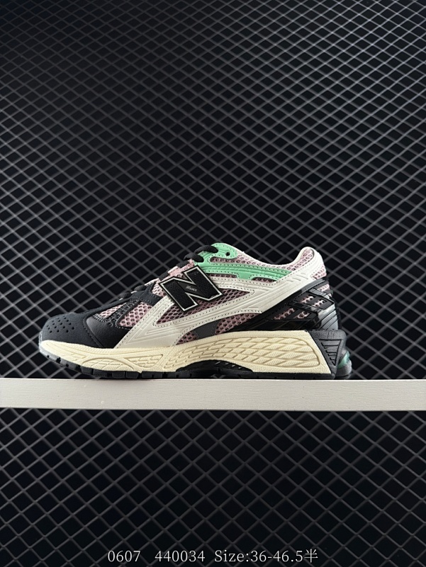 170 公司级✅New Balance M1906系列 复古单品宝藏老爹鞋款 公司级 复古元素叠加 质感超级棒 楦版型材料细节做工精细 作为NB最经典的档案鞋型之一 与2002一样，1906有着NB最