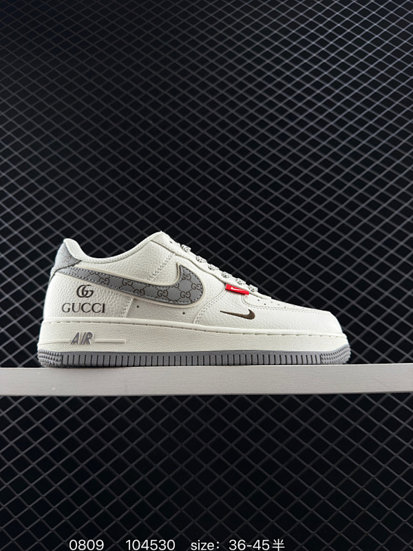 150 耐克 Nike Air Force 1 ’07 空军一号低帮百搭休闲运动板鞋。柔软、弹性十足的缓震性能和出色的中底设计，横跨复古与现代的外型结合，造就出风靡全球三十多年的Force 1，直到今