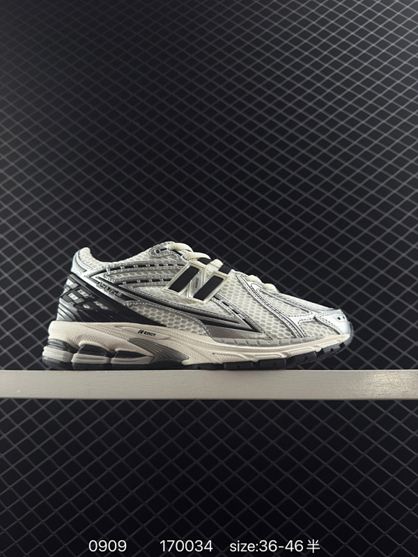 170 New Balance M1906系列 新百伦 复古单品宝藏老爹鞋款 复古元素叠加 质感超级棒 原楦版型材料细节做工精细 作为NB最经典的档案鞋型之一  官方货号:U1906RCN 尺码:36