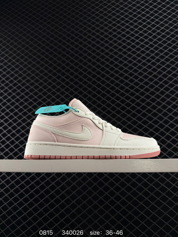 130 乔丹Air Jordan 1 乔丹篮球鞋男女运动鞋潮流板鞋 尺码： 36 36.5 37.5 38 38.5 39 40 40.5 41 42 42.5 43 44 45 46 货号：IH08