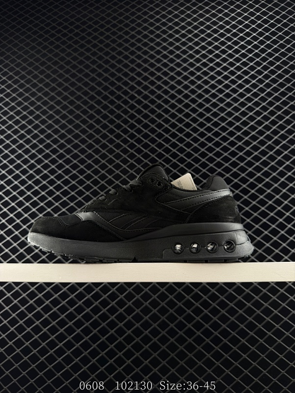 150 公司级✅Reebok锐步ERS WORLD 新款复古跑步鞋男士运动鞋透气舒适时尚休闲训练鞋 ERS world 是跑步鞋的深度剪裁，采用现代风格重新打造。镶板设计得