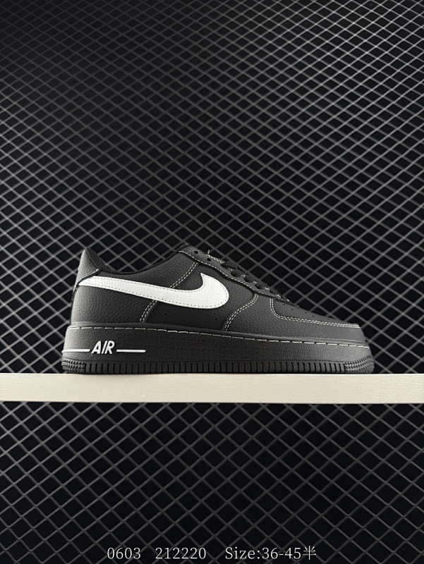 100 NIKE AIR FORCE 1‘07 LV8 原楦头原纸板 打造纯正低帮空军版型 专注外贸渠道 全掌内置蜂窝气垫  原盒配件 原厂中底钢印、拉帮完美  货号：HQ2037-300 Size：
