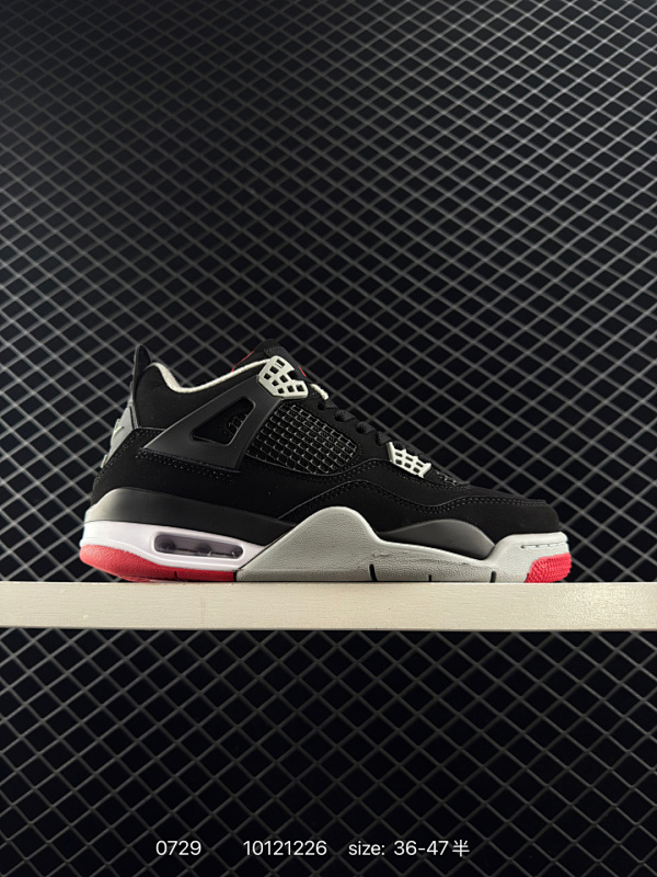 130 真标带半码 Air Jordan 4 Retro SE "What The" 红蓝鸳鸯 AJ4 乔丹4代 aj4 乔4 红蓝鸳鸯 乔丹篮球鞋系列 鞋身整体采用了简约的白色荔枝纹打造，营造了一个