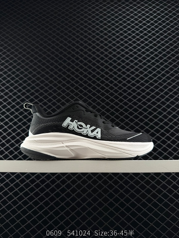 120 HOKA ONE ONE 邦代系列 Bondi 8 跑鞋 男女子轻便缓震公路跑鞋。在 Hoka 系列中最耐磨的鞋子之一,Bondi 本季已经做出了决定性的演变:他用更柔软更轻的泡沫和全新的几何