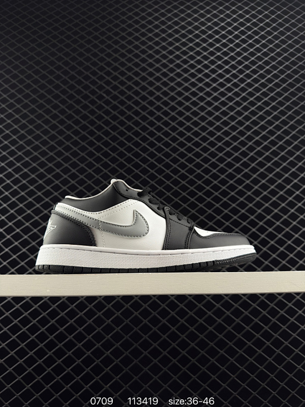 95 Nike Air Jordan 1 Low AJ1乔1低帮休闲板鞋 同步官方配色  头层皮打造 正确满胶鞋垫 四线拉帮  原厂织唛标 鞋舌高弹海绵填充 官方货号:DC0774-112 DC077