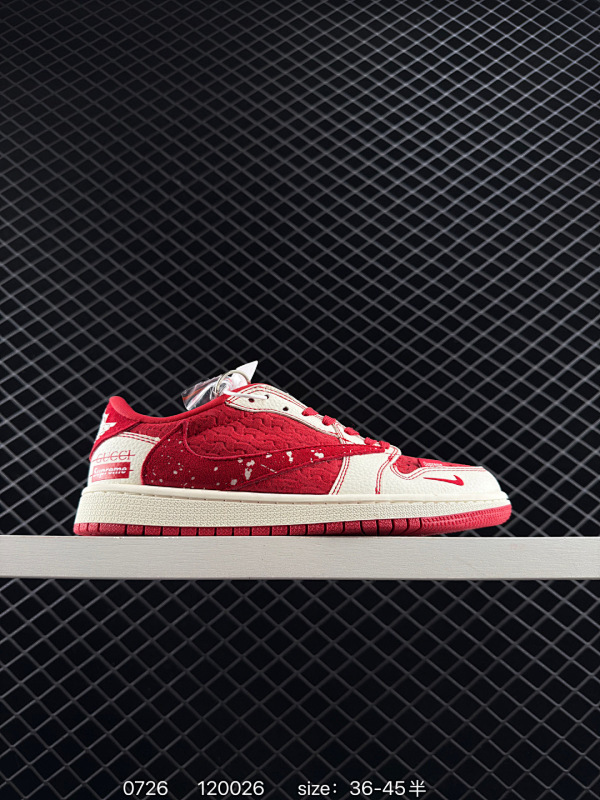 130 乔丹Fragment x Travis Scott x LV Air Jordan 1 Low 三方联名倒钩，整双鞋以全荔枝皮打造，腰身搭配白色「倒勾」，再点缀上Travis Scott 标志