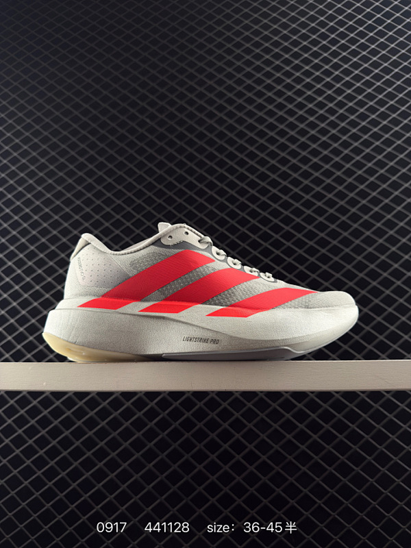 140 AD Adizero Evo SL 阿迪超轻透气缓震跑鞋 以令人难以置信的138克重量，刷新了跑鞋轻量化的记录，阿迪在材料科学和工艺技术上的深厚积