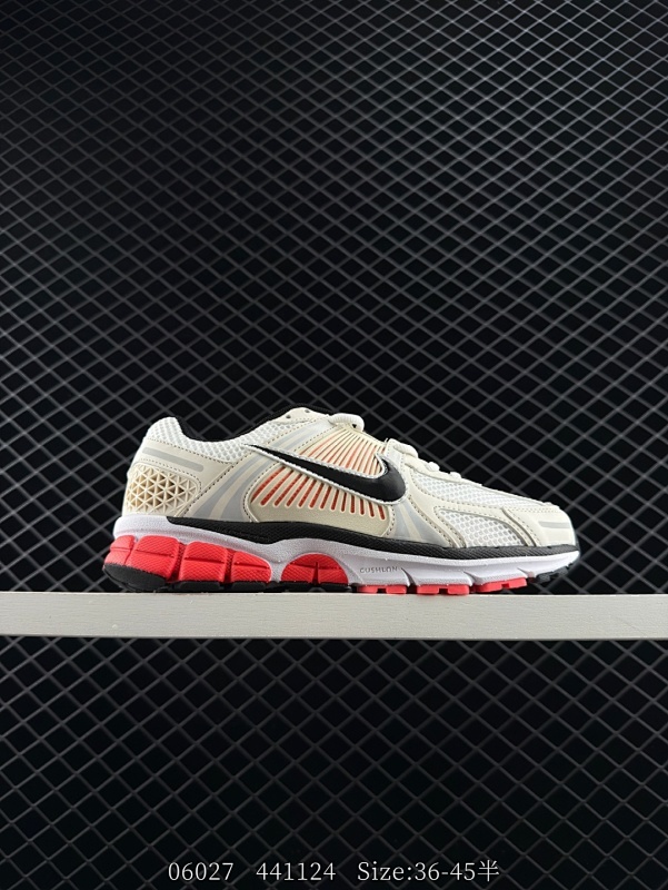 120 耐克Nike Zoom Vomero 5 男女子运动鞋妥帖包覆足部，提供透气支撑效果。耐穿材料组合设计，助你从容应对日常挑战。柔软泡绵和 Zoom Air 缓震配置，缔造轻盈舒适的顺畅迈步