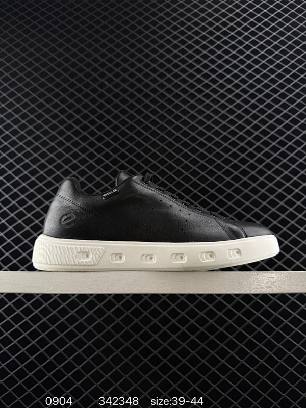 240  Ecco 爱步 街头720系列 黄景瑜同款潮流百搭休闲板鞋 520814Black 牛皮鞋面打造时下流行的复古风潮，以撞色组合，错落拼接为理念 演绎经典复古之风 伴你高能出街，活力出行 柔软