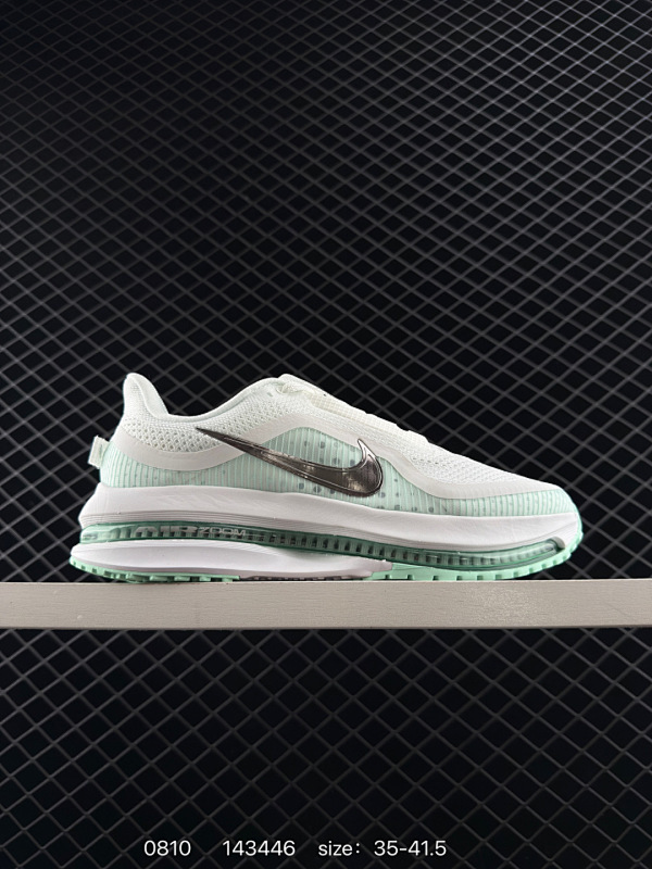 230 NIKE PEGASUS PREMIUM跑步鞋  使用了新型的缓震材料 脚感偏韧 后跟有加厚的海绵填充 鞋子前掌和后掌做了加宽设计  增加了跑步时的稳定性 织物加网纱的鞋面极好的透气性 官方货