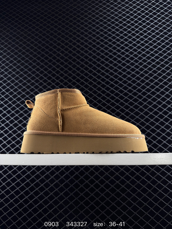 135 UGG雪地靴 中帮筒靴  时尚舒适女鞋厚底增高长筒靴 俏皮可爱的百变造型， 美国轻奢品牌UGG 平底系列冬季 雪地休闲保暖毛毛雪地靴。官方同步包装 检验标 材料采用原厂防污防水皮料 防滑耐