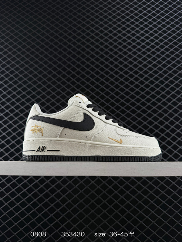 150 耐克 Nike Air Force 1 ’07 空军一号低帮百搭休闲运动板鞋。柔软、弹性十足的缓震性能和出色的中底设计，横跨复古与现代的外型结合，造就出风靡全球三十多年的Force 1，直到今