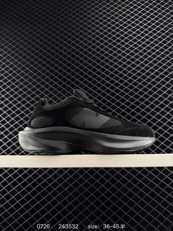 160 ✅New Balance Warped Runner UWRPOMOB 复古休闲运动慢跑鞋，破坏解构做旧，步态稳定。NB T-Beam大底提供足步弓支撑，解构皮革。衬垫织物鞋面鞋材，后跟搭载外