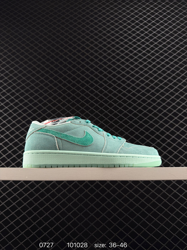 140 公司级✅Air Jordan 1 Low ”Washed Teal“ AJ1 乔1冰感薄荷 低帮文化休闲板鞋 HQ8111-300 #鞋款采用水洗青色色调搭配翻毛皮鞋面，为 1985 年经典元