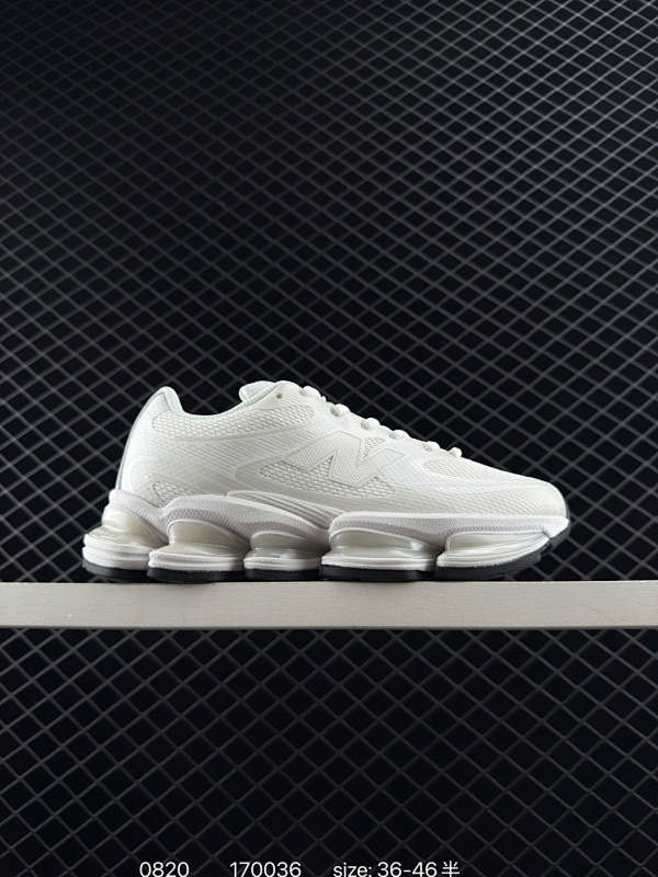 180公司级 New Balance 2000 NB2000 新百伦2000 纽巴伦2000 低帮 纯白色 男女同款 舒适百搭防滑耐磨低邦休闲跑步鞋 以其独特的设计和出色的舒适度备受青睐；这款鞋子采用