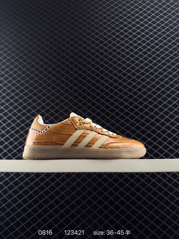 105 阿迪达斯 Adidas WB Pony Tonal Samba 运动板鞋 经典三叶草与德训鞋结合 复古种草。2025年新款，是阿迪达斯Samba之年。Samba系列的爆火，得益于去年卡塔尔世界