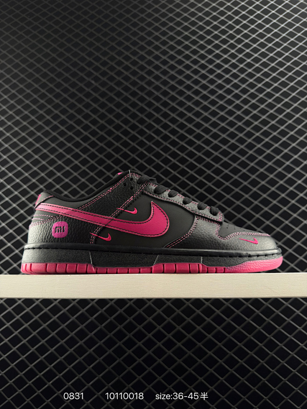 90 耐克 Nike Dunk Low Retro 运动鞋 2025年新款 经典复古板鞋。作为 80 年代经典篮球鞋款，起初专为硬木球场打造，后来成为席卷街头的时尚标杆，现以经典细节和复古篮球风范再次