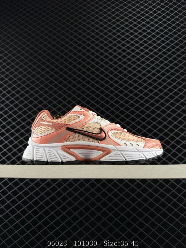 150 耐克NIKE V5 RNR 舒适百搭防滑耐磨低帮跑步鞋 舒适有型适合日常穿着 该鞋款延续千禧年经典设计搭载泡绵中底 厚实而轻盈匠心细节巧搭立体耐克勾标志焕新演绎复古跑鞋 鞋款从千禧年美学汲取灵