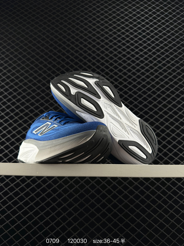 150 公司级✅原楦原纸版开发版型 采用超轻透气3D针织网眼材料结构鞋面及打印Logo细节 中底嵌入FuelCell轻量化技术组合全掌碳纤维板❗️这双玩家口中「艺术品」的重磅联名，意大利机能时装品牌/