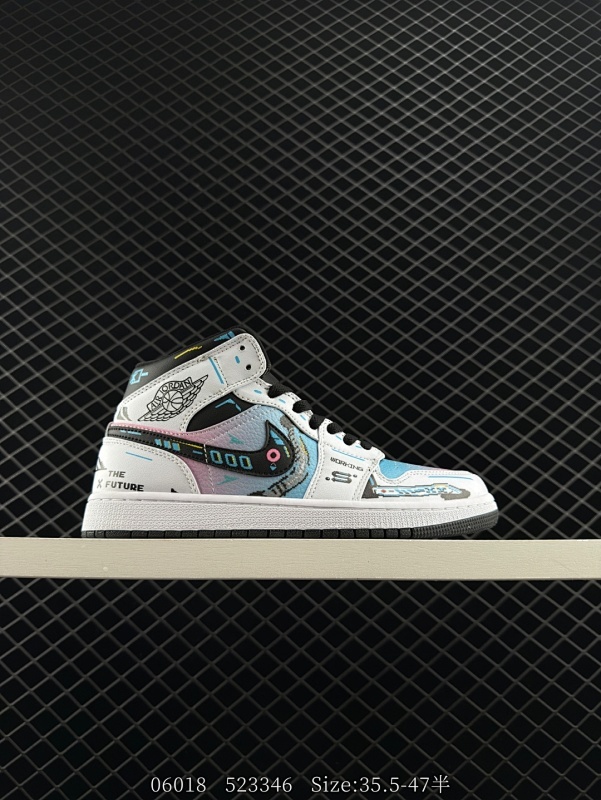 230 耐克（NIKE）AIR JORDAN 1 MID 男女子篮球鞋时尚轻盈板鞋AJ1乔1运动鞋 乔丹一代 高帮复古休闲篮球鞋   AIR JORDAN 1 MID 搭载内置AIR气垫，柔软、舒适的