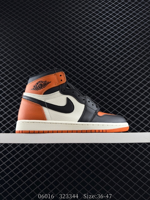 220 真标✅Nike AIR JORDAN 1 RETRO HIGH OG 耐克 AJ1代迈克尔·乔丹高帮经典复古百搭休闲文化运动篮球鞋 货号：DZ5485 008 尺码：36-47